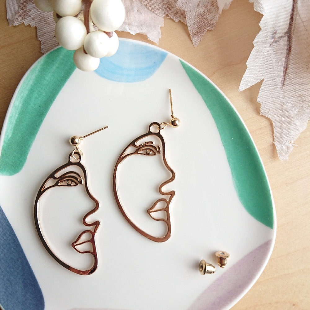 Unique Design//Half Face Portrait Drop Earrings - Picture 1 of 4